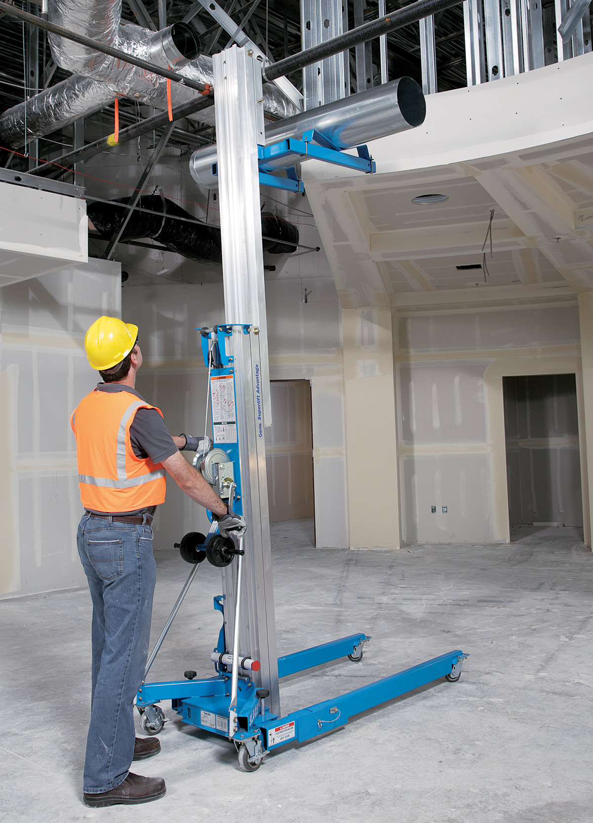 Montasjeheis med håndvinsj < 300 kg løfter < 7 m